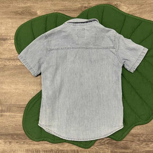 Levi's Boys 7 Blue Pinstripe Short Sleeve Button Front Shirt - Picture 2 of 3